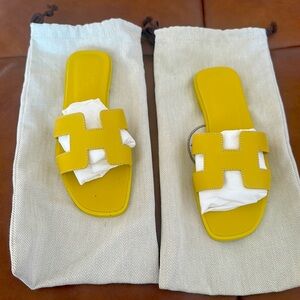 HERMES Cran Sandal Jaune Impérial 36 1/2